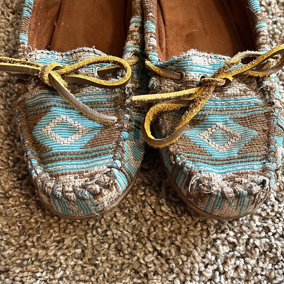 Minnetonka moccasins - Picture 2 of 6